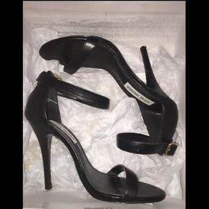 Steve Madden black sandal heel